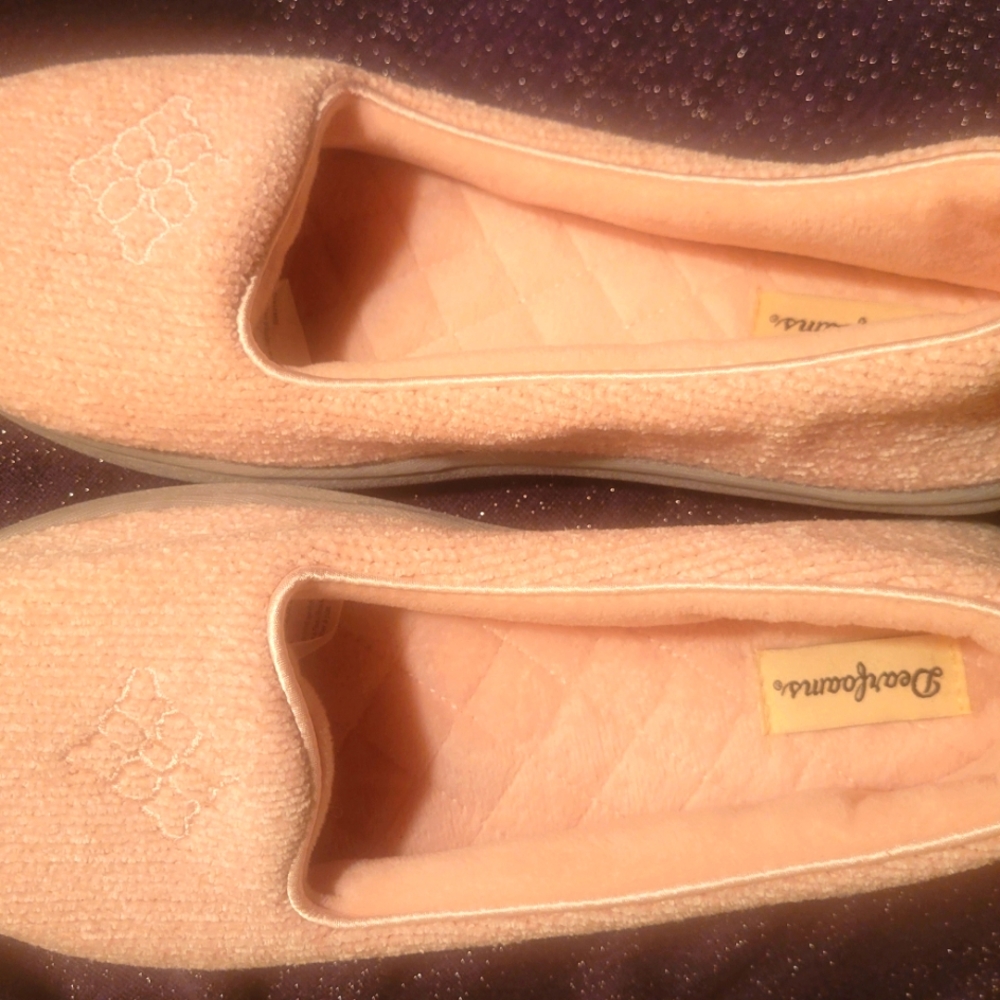 Womens slippers sz Large (9-10)